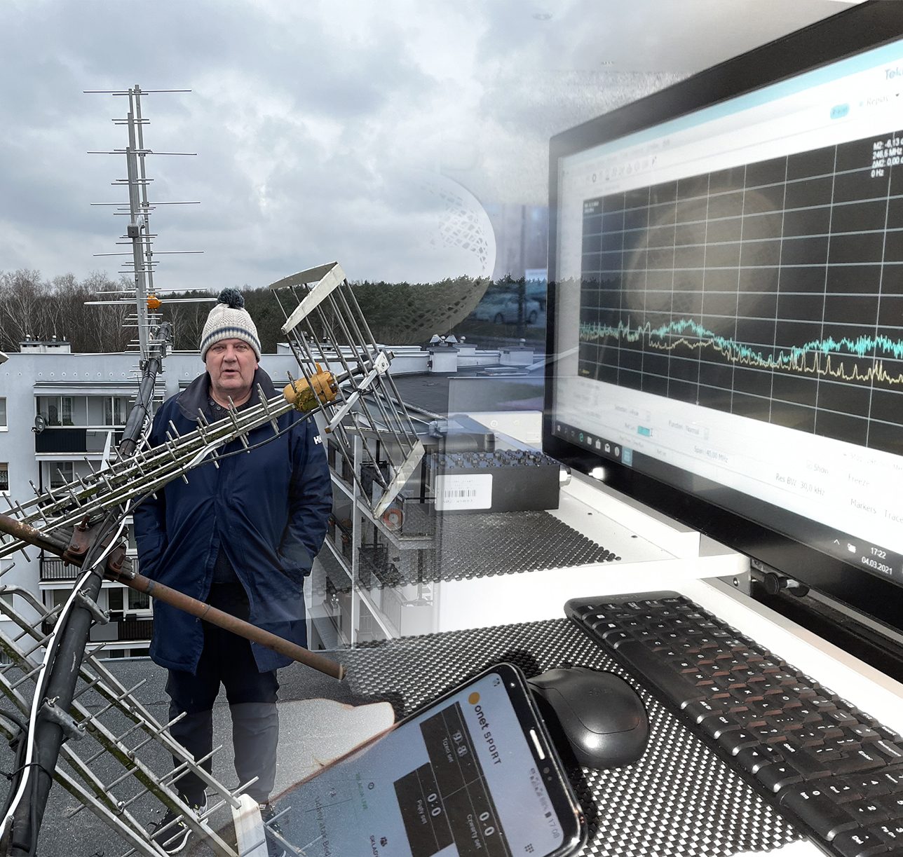Instalator na dachu z antenami DVB-T2 i widmo sygnału z miernika PROMAX Ranger Neo 2